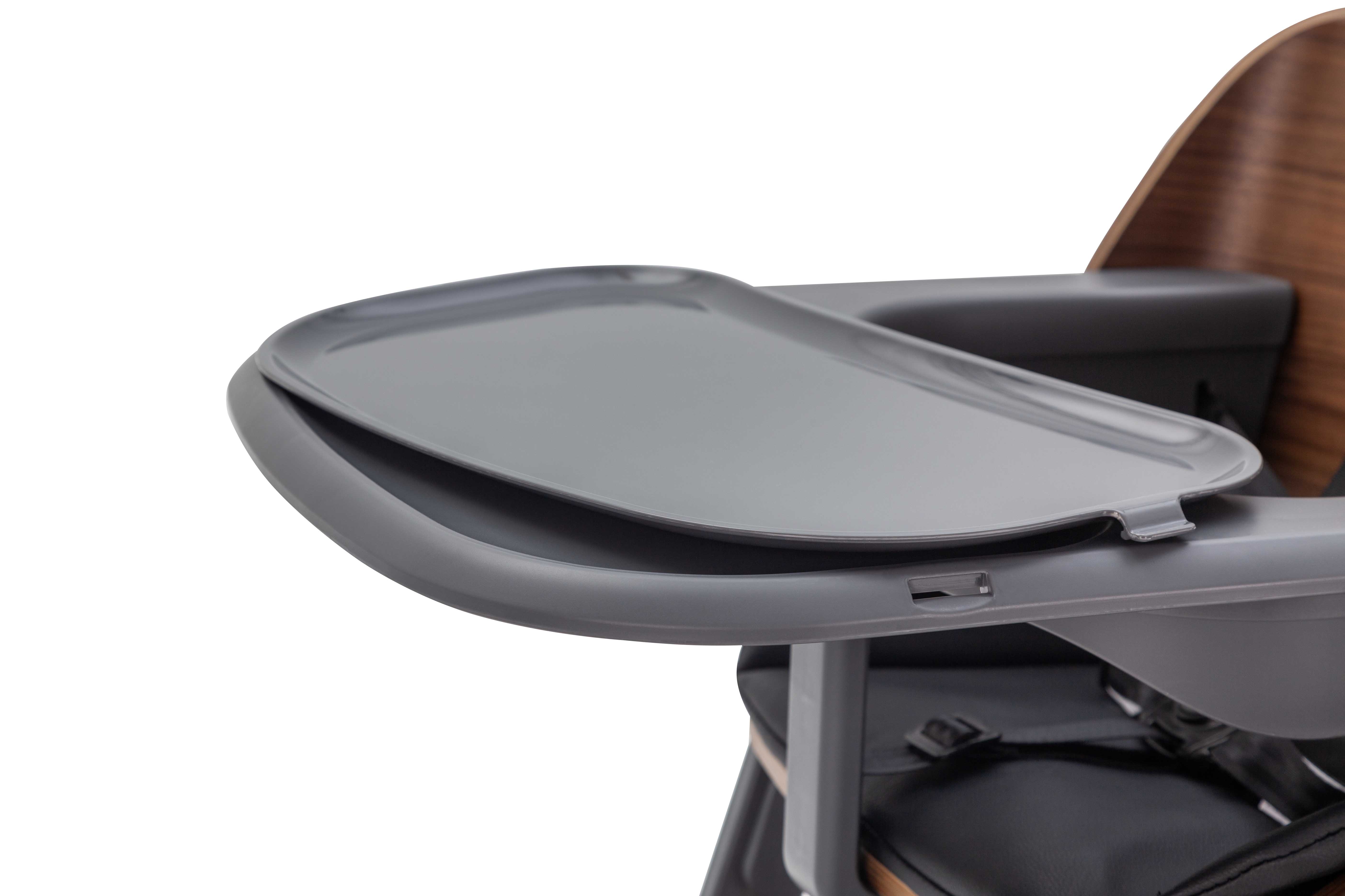 Шезлонг и стульчик-трансформер Combi 2025 Столик для кормления и игр оборудован съёмным подносом.